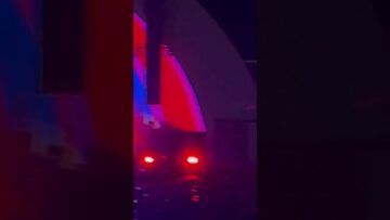 Nas performs One Mic at the world famous Hollywood Bowl